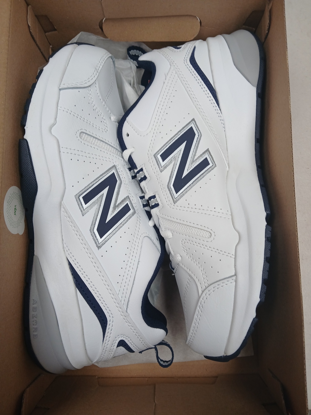 8.5m New Balance Men's White & Navy Leather Walking Shoes